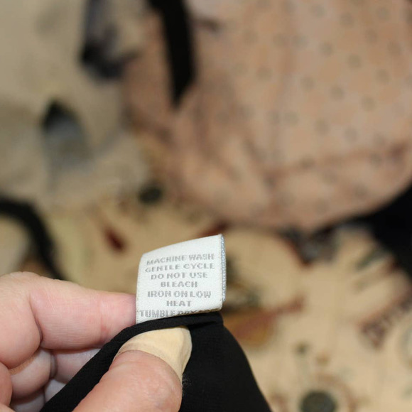 Dress Barn Women's Large Black/ White Feather Print Blouse - Picture 4 of 6